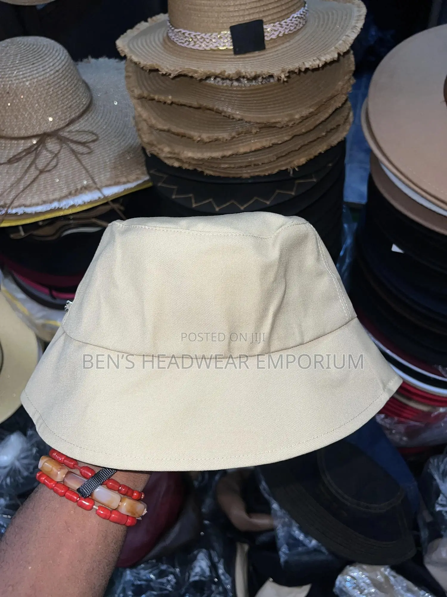 Bucket Hat.
