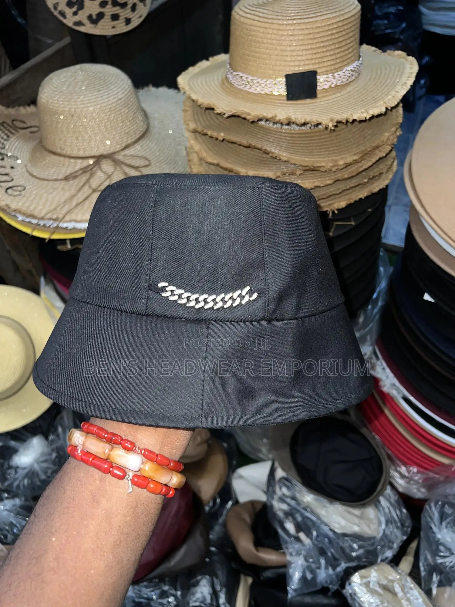 Bucket Hat.