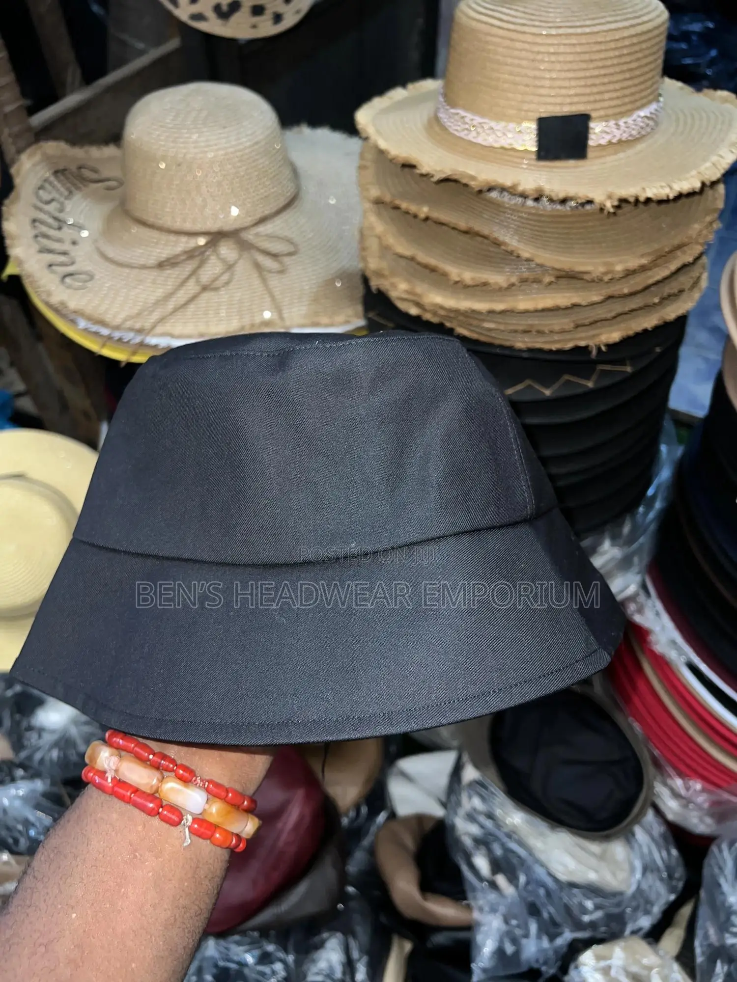 Bucket Hat.