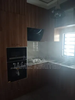 3bdrm Block of Flats in Army Estate, Warri for rent