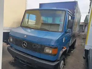Mercedes Benz 609 Container Truck