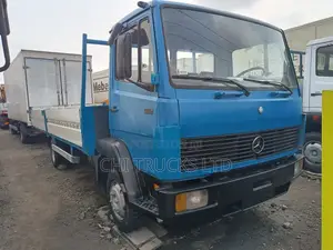 Mercedes Benz 814 German Truck 20ft