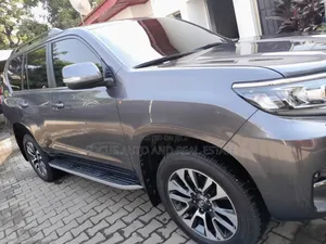 Toyota Land Cruiser Prado 2021 Gray