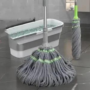 Self Squeezing Mop