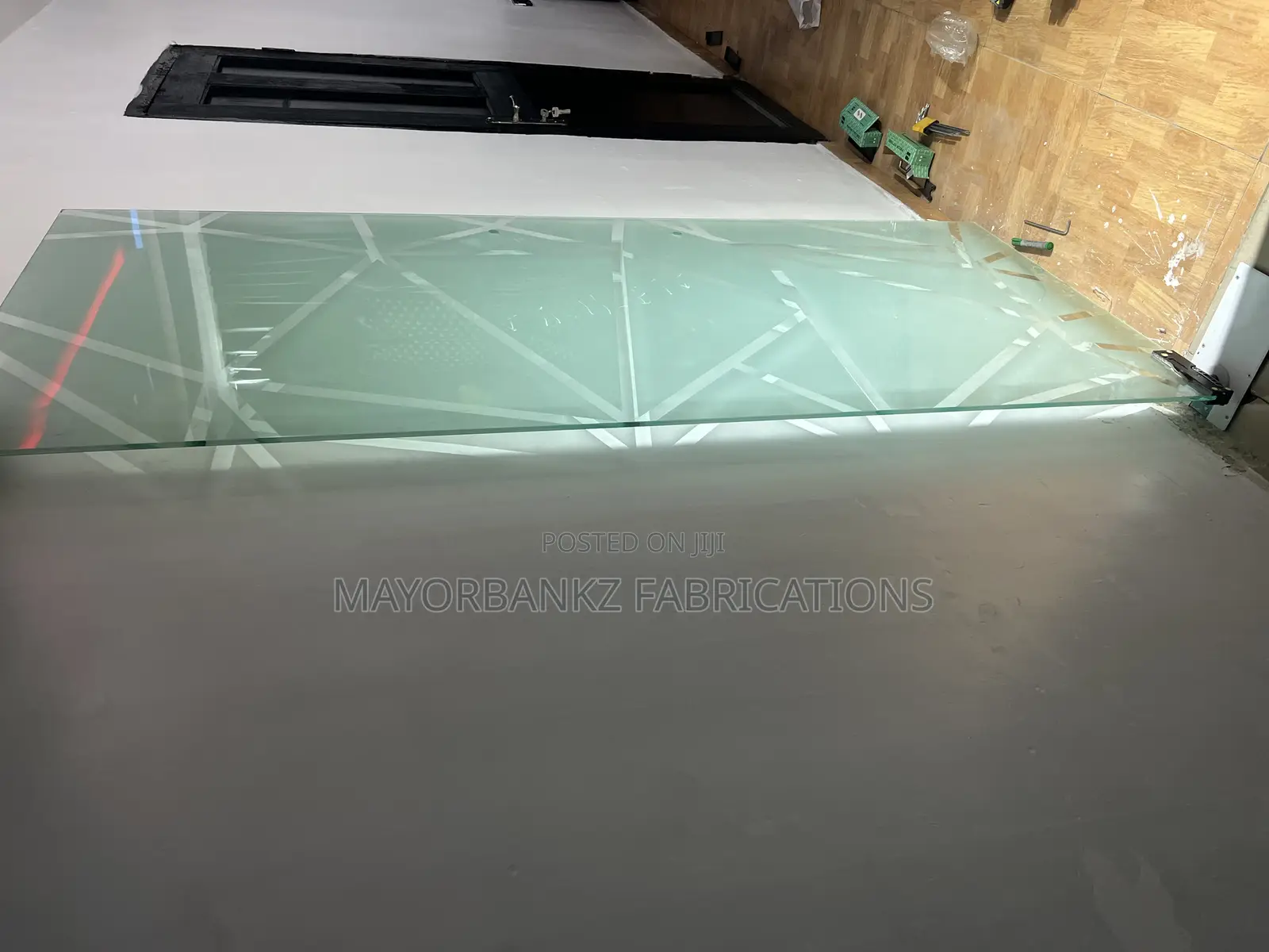 Frameless Glass Door With Frosted Effects