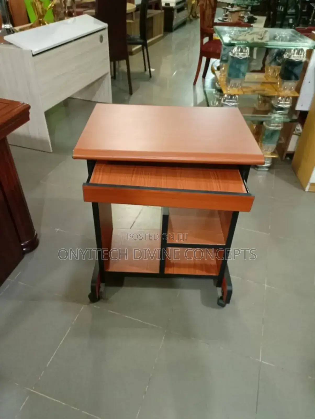 Mobile Computer Desk