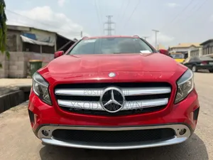 Mercedes-Benz GLA 250 2015 Red