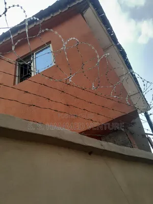 Where House Straght Barb Wires and Round Barb Wires