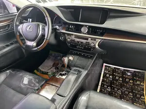Lexus ES 350 FWD 2013 White