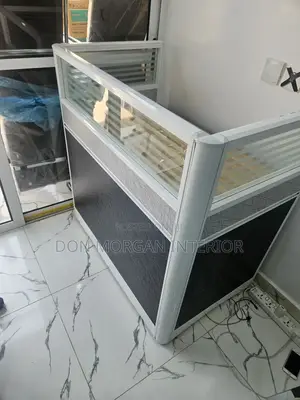 Single Workstation With Glass Top