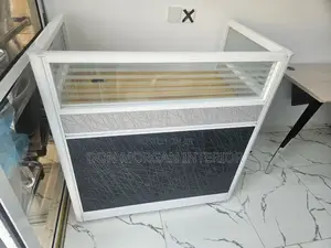 Single Workstation With Glass Top