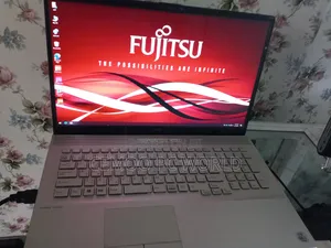 Laptop Fujitsu Lifebook NH751 8GB Intel Core I7 SSD 1T