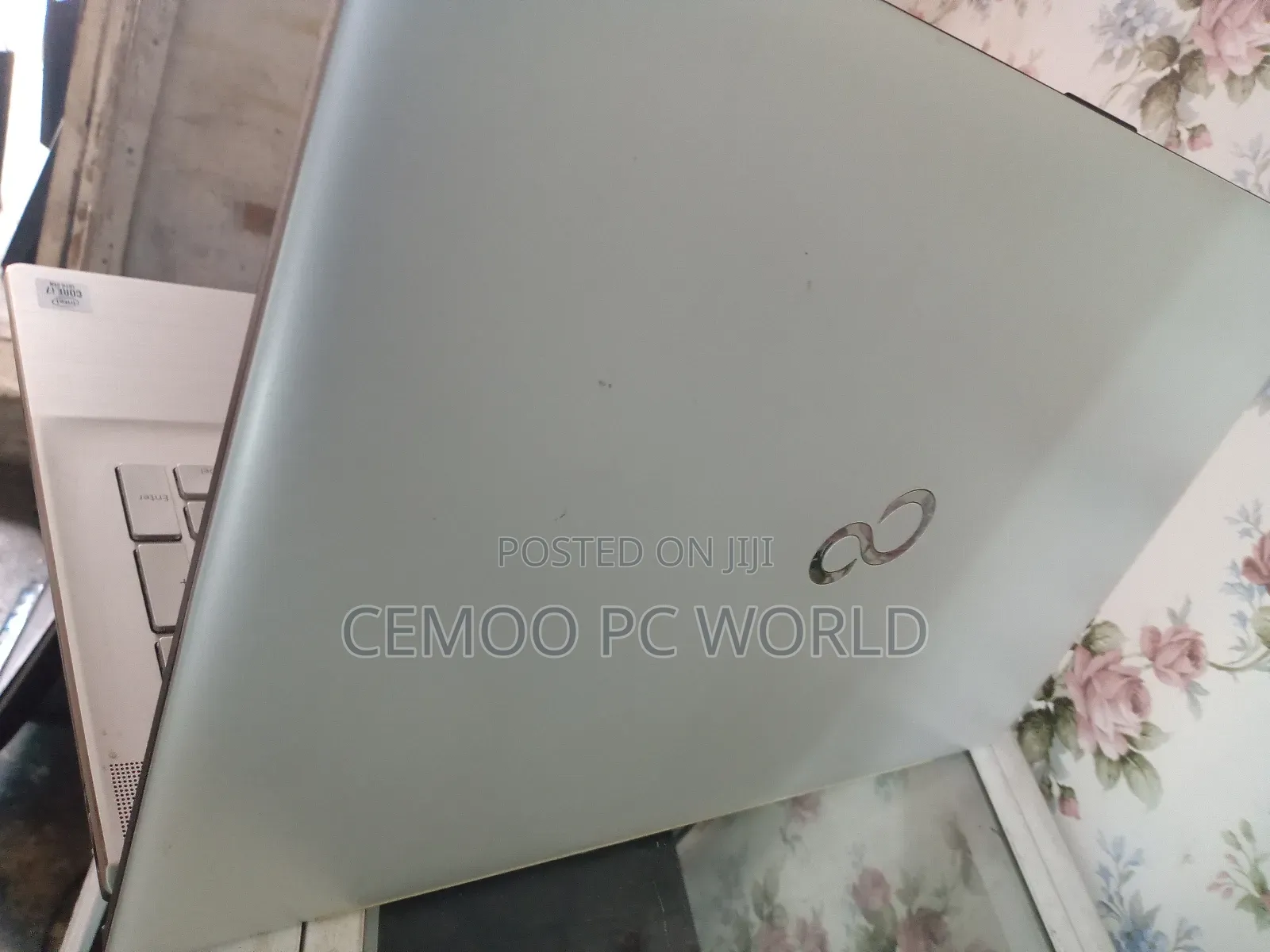 Laptop Fujitsu Lifebook NH751 8GB Intel Core I7 SSD 1T