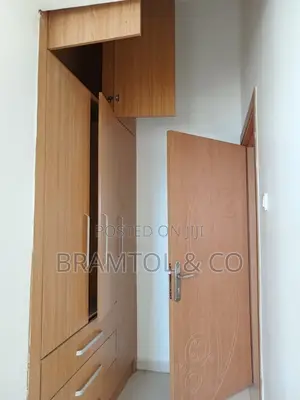 3bdrm Block of Flats in Plus Bq, Wuye for rent