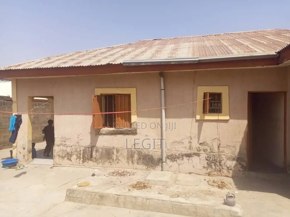 4bdrm Bungalow in Minna for sale