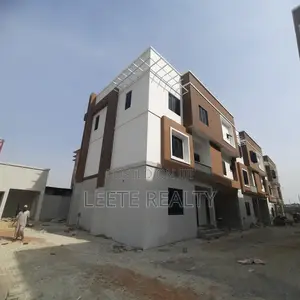 5-Bedroom Terrace Townhouse With Bq