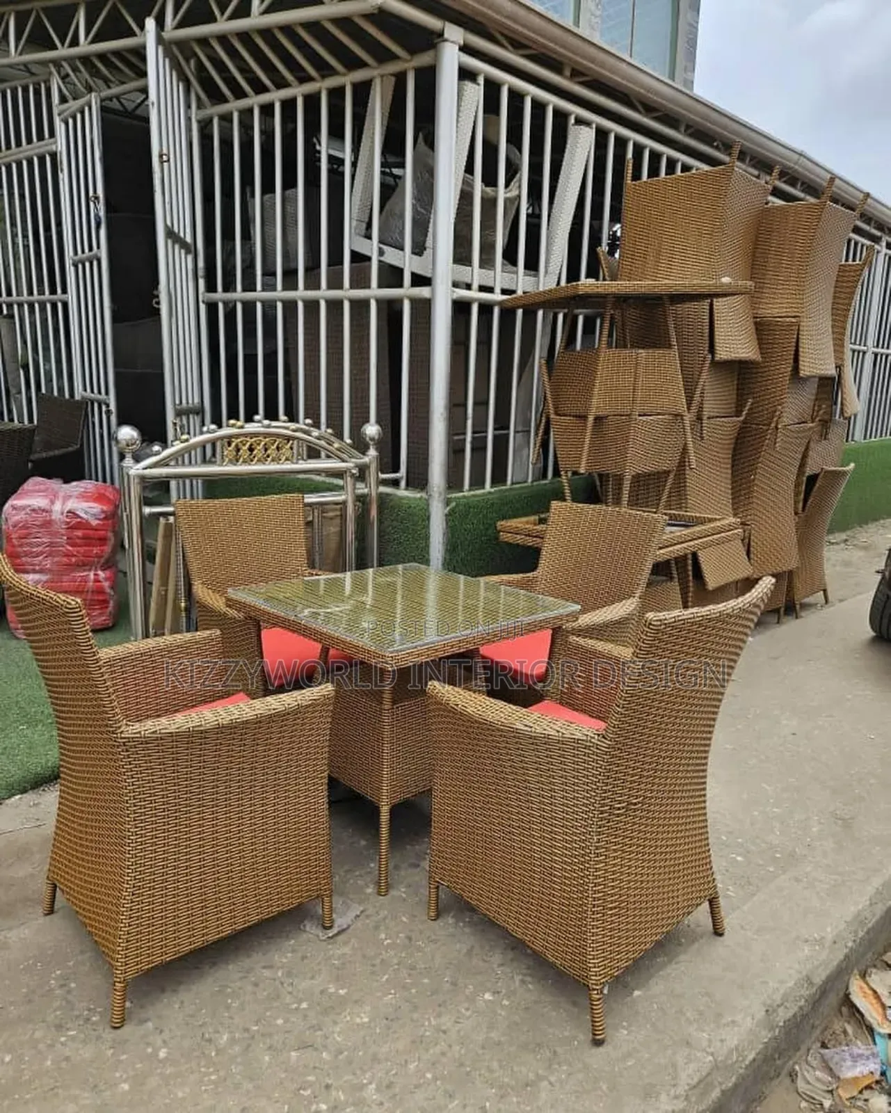 Settee With Dinning.