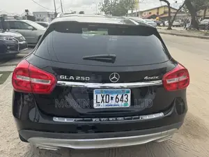 Mercedes-Benz GLA 250 2016 Black