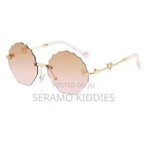 Photo - Beautiful Frameless Sunglasses for Girls