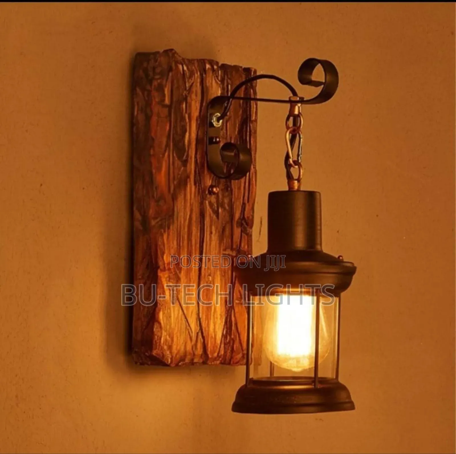 Rustic Vintage Wall-Bracket Lantern Light