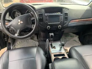 Mitsubishi Pajero 3.8 V6 GLS/GLX 2010 Black