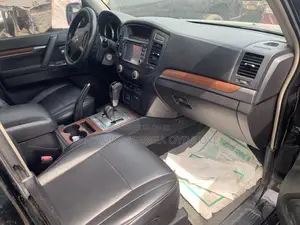 Mitsubishi Pajero 3.8 V6 GLS/GLX 2010 Black