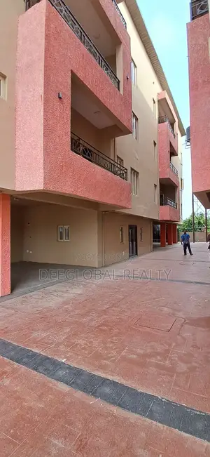 3bdrm Block of Flats in Monastery Road, Sangotedo for sale