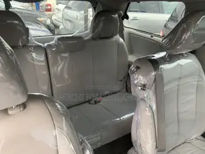 Toyota Sienna XLE AWD 7-Passenger 2013 Silver