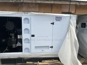 Standardengland Perkins Soundproof Diesel Generator 350kva