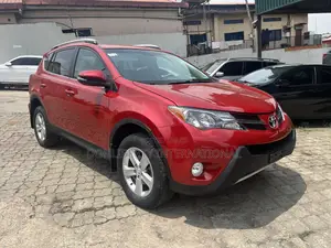 Toyota RAV4 XLE 4dr SUV AWD (2.5L 4cyl 6A) 2014 Red