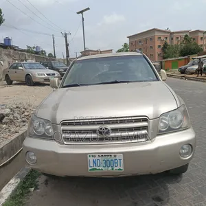Photo - Toyota Highlander 2004 Gold