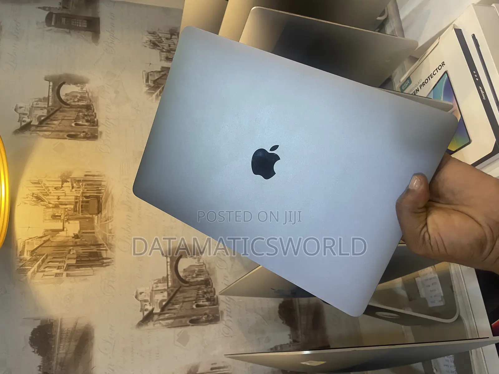 Laptop Apple MacBook Pro 2022 M2 8GB Apple M2 SSD 256GB