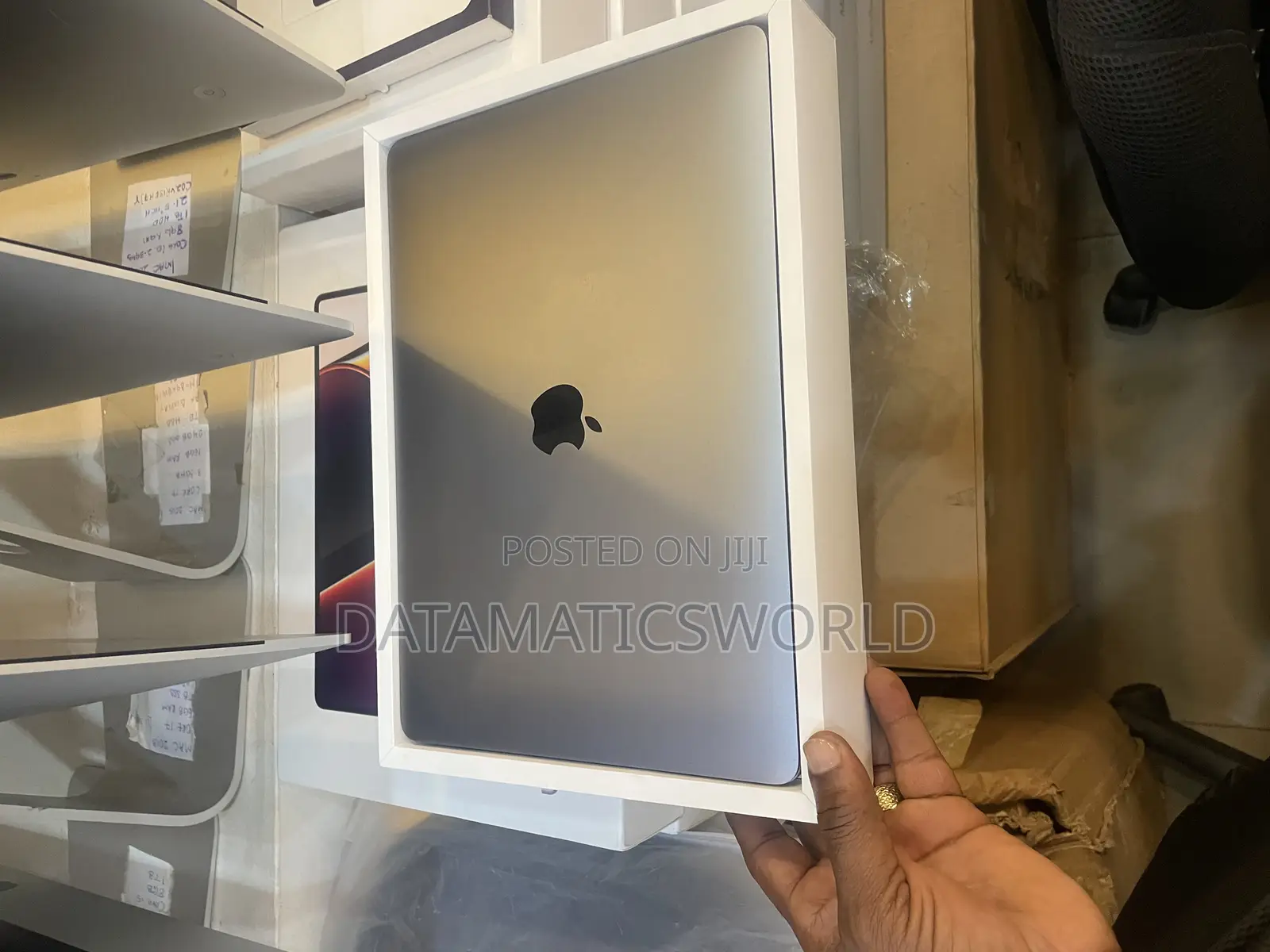 Laptop Apple MacBook Pro 2022 M2 8GB Apple M2 SSD 256GB