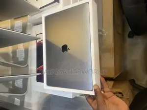Laptop Apple MacBook Pro 2022 M2 8GB Apple M2 SSD 256GB
