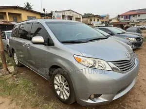 Toyota Sienna XLE 8 Passenger 2011 Gray