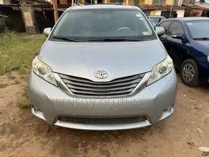 Toyota Sienna XLE 8 Passenger 2011 Gray