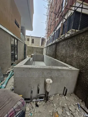 2bdrm Maisonette in Off Freedom Way, Lekki Phase 1 for sale