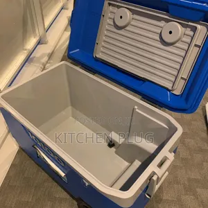 90 Quart Rolling Igloo Cooler.