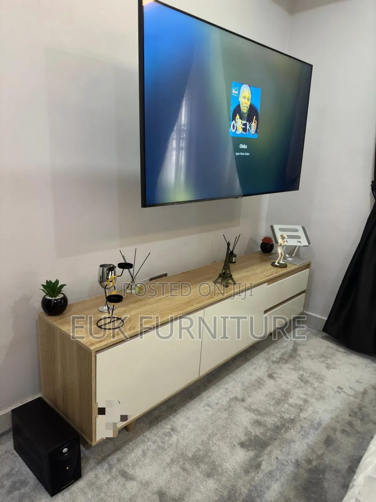 444 Classy Tv Stand