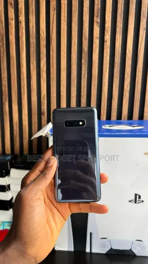 Samsung Galaxy S10e 128 GB Black