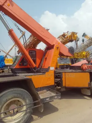 Escort Hydra Crane For Hire 17tons