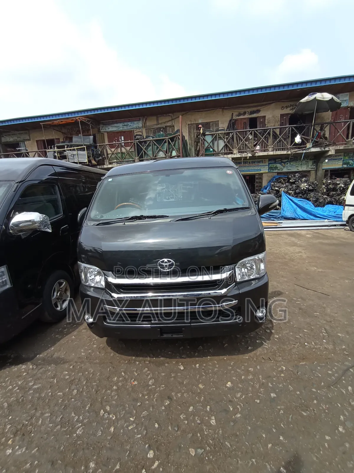 Toyota HiAce 2014 Black