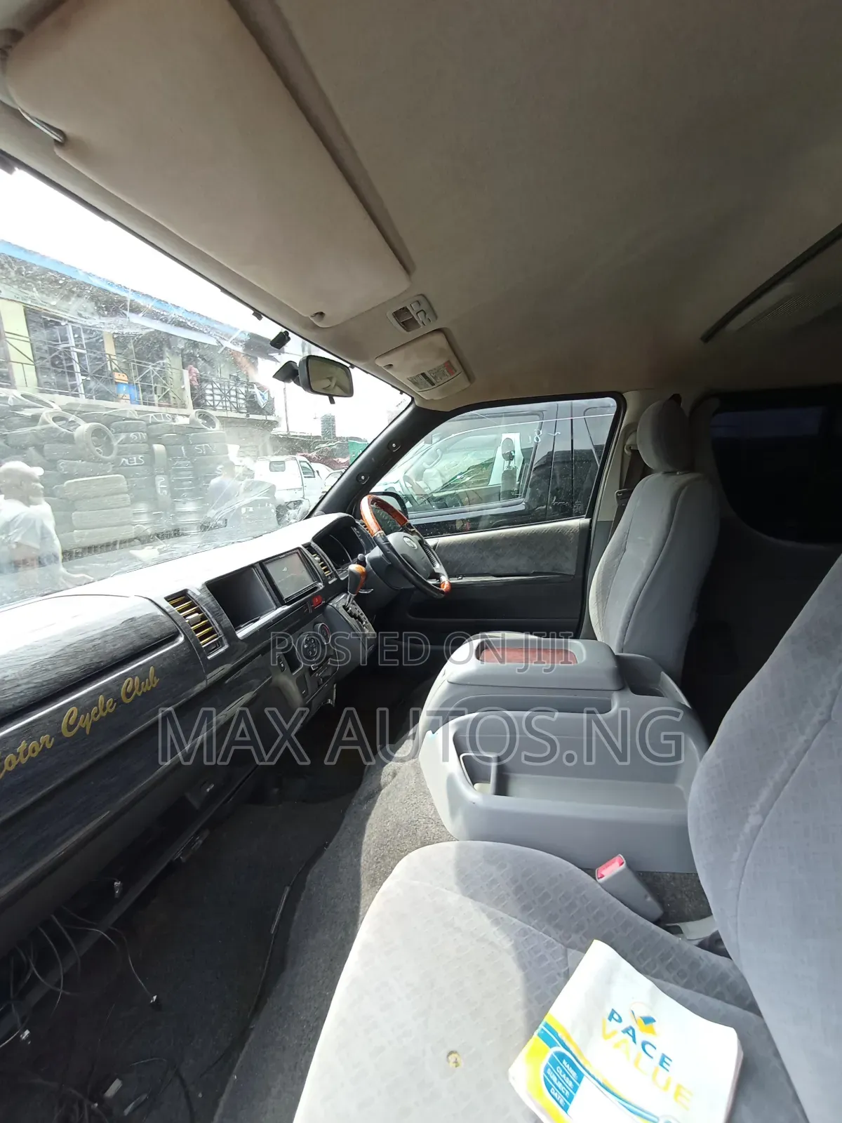 Toyota HiAce 2014 Black