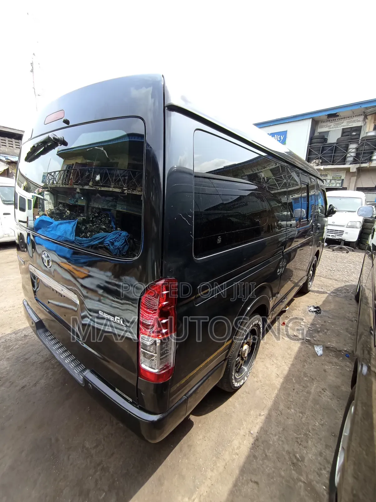 Toyota HiAce 2014 Black