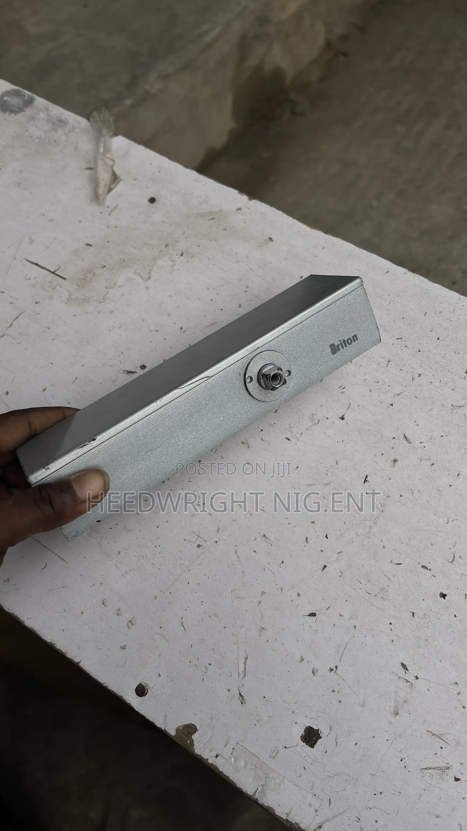 Medium Sized Briton Heavy Duty Door Closer