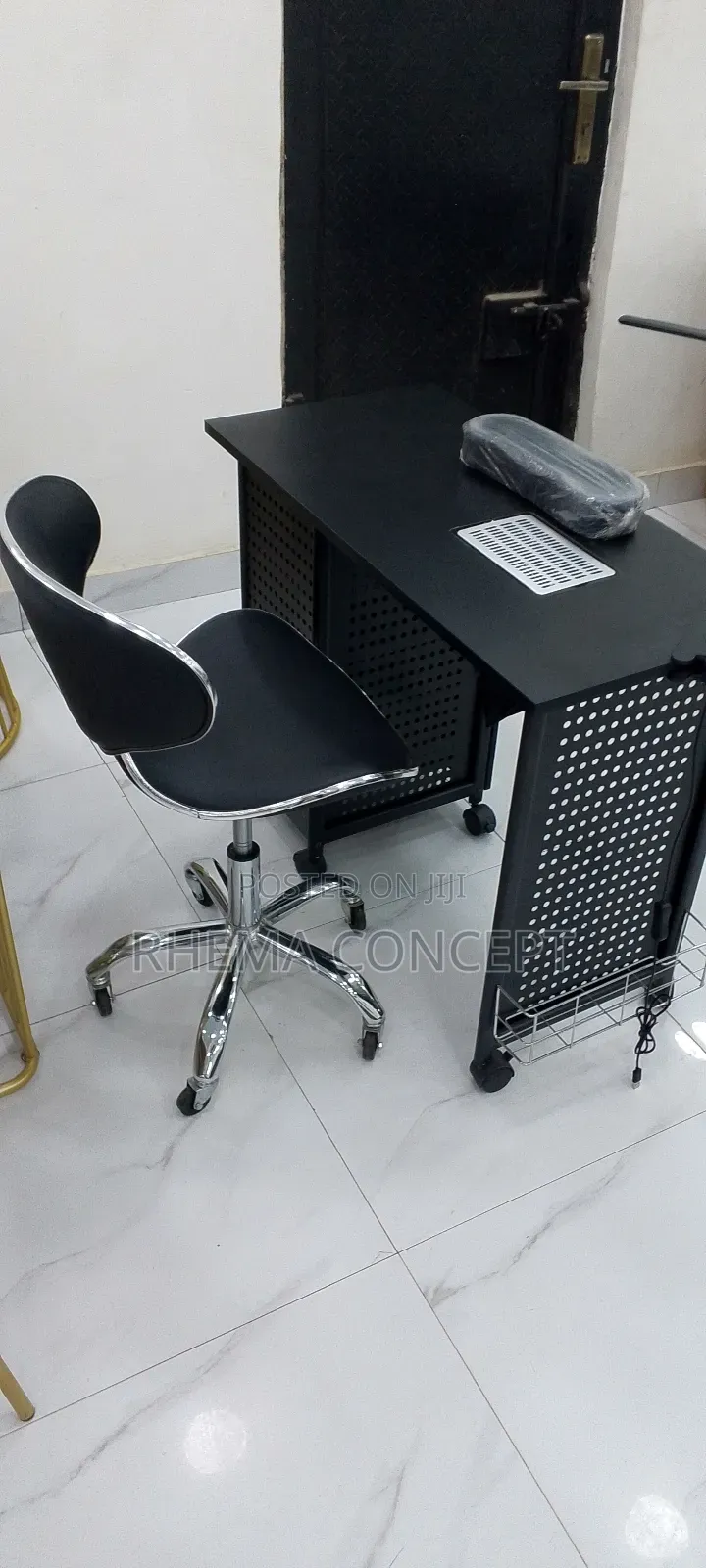 Nail Table