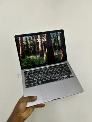 Laptop Apple MacBook Pro 2022 M2 8GB Apple M2 SSD 512GB