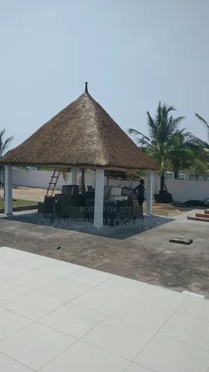 Bush Bar, Gazebo Hut