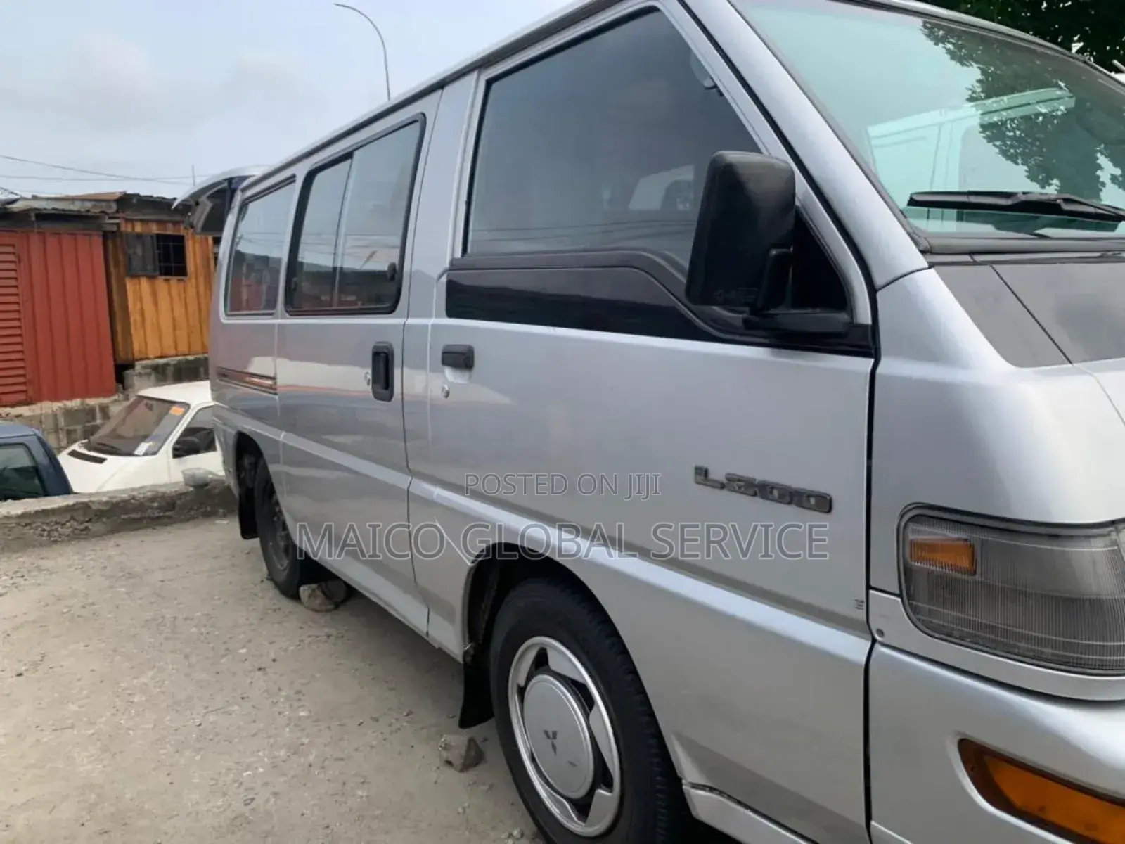 Mitsubishi L300 1998 Silver