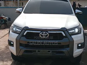 Photo - Toyota Hilux 2021 White